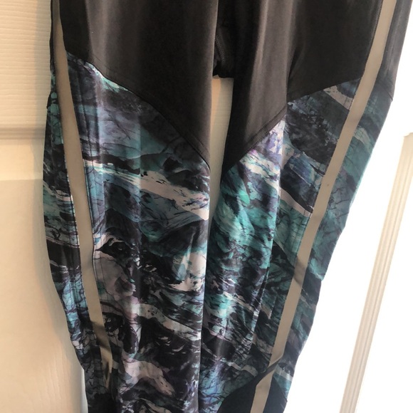 Lululemon Run to Reset Tight 25" - Picture 2 of 5